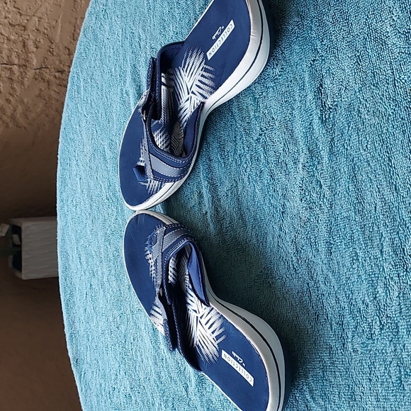 Clarks - Womens thong flip flop. - Picture 3 of 3